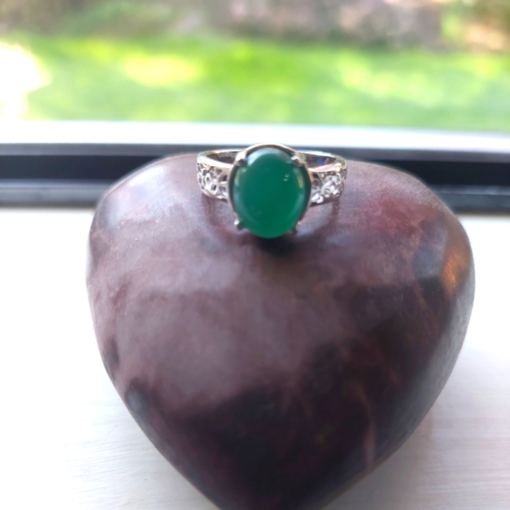 Karis Green Onyx Ring Size 9 NWOT